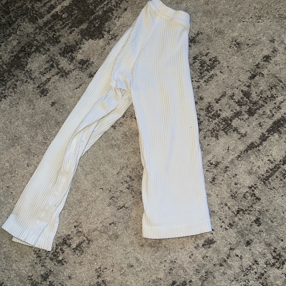 Aura fitting active long sleeve top. Used with no stains or holes.